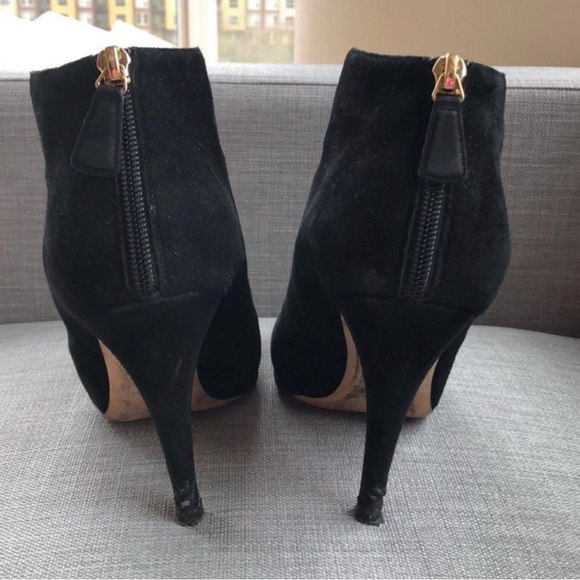 CHANEL Black Ankle Boots with Bow Accent - Picture 4 of 7